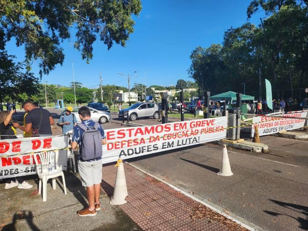 Greve atinge Ufes e Ifes no Espírito Santo