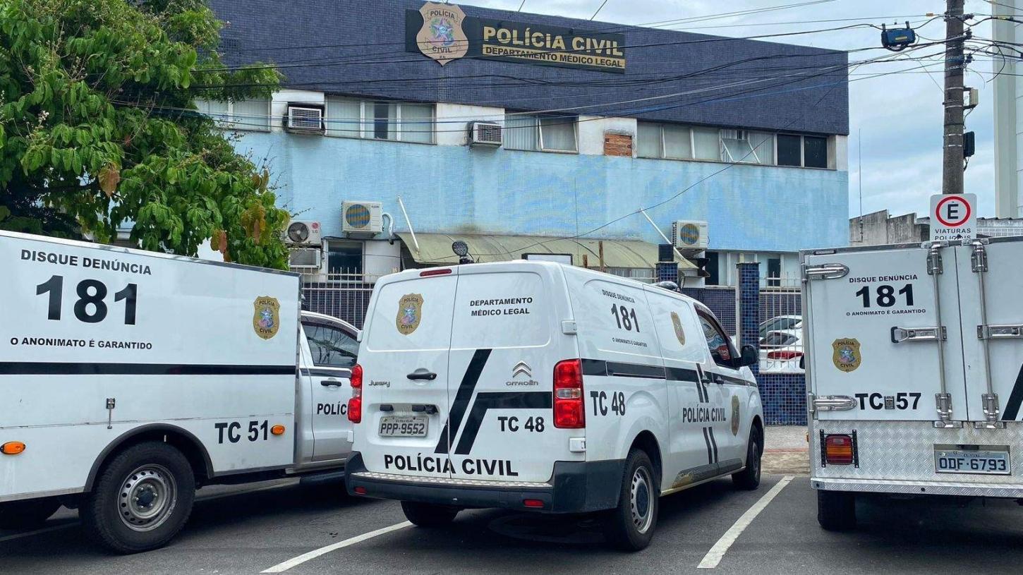 Homem é morto com mais de 10 tiros no meio da rua na Serra