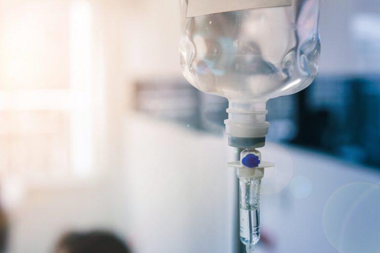 Médicos condenam “soro da beleza” que virou moda