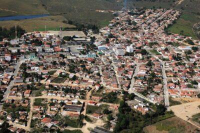 Norte do ES | Homens são eletrocutados após telha encostar em rede elétrica