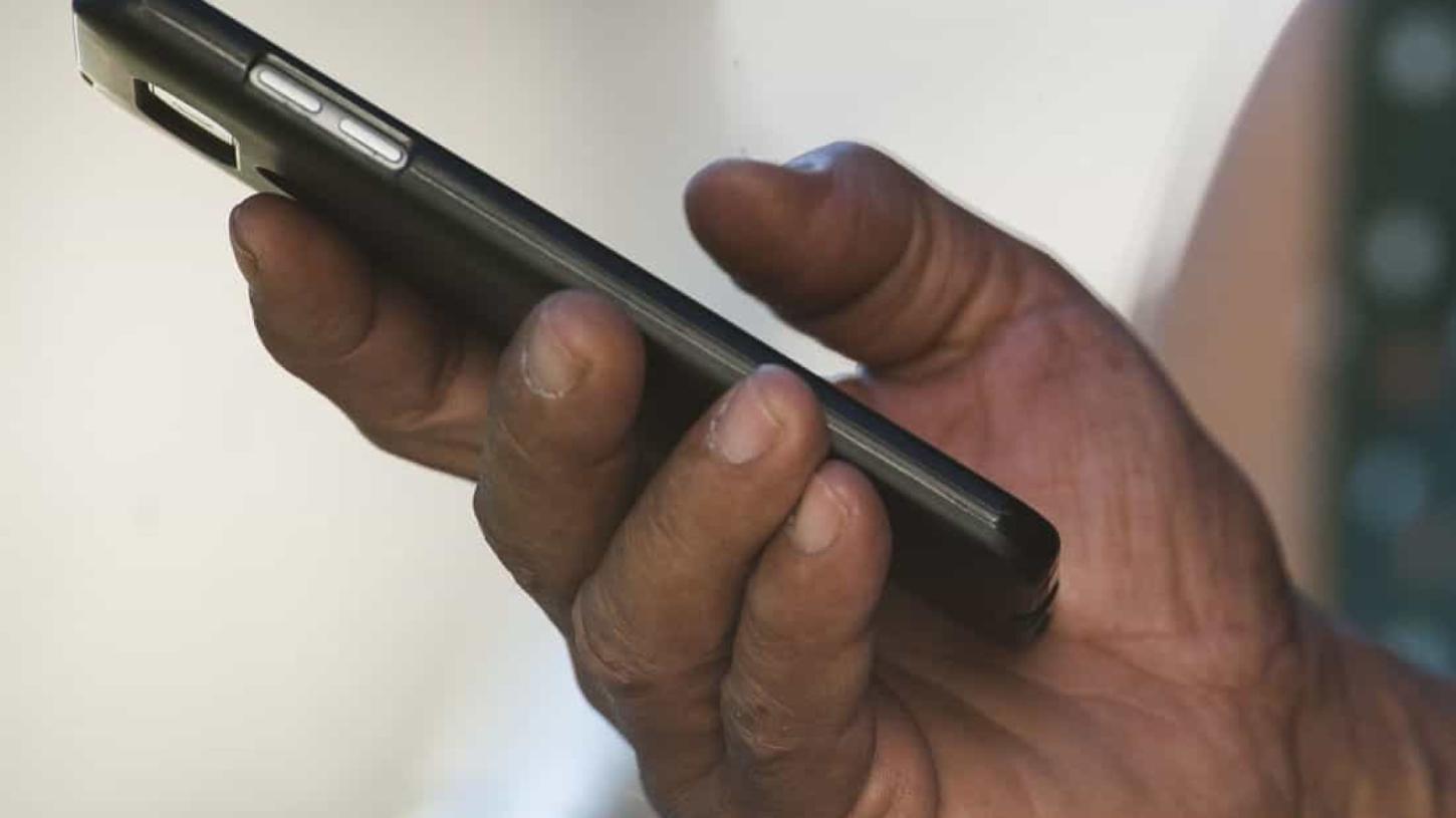 Pai mata filho a facadas após briga por causa de celular
