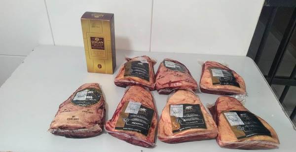 Casal é preso por tentar furtar R$ 3 mil em picanha e whisky para o Dia das Mães