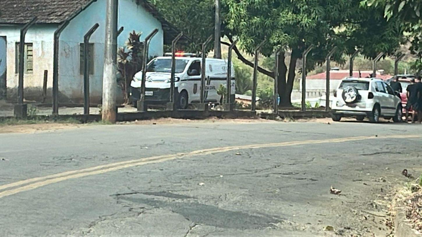 Mulher é assassinada e idosa fica dois dias com corpo dentro de casa