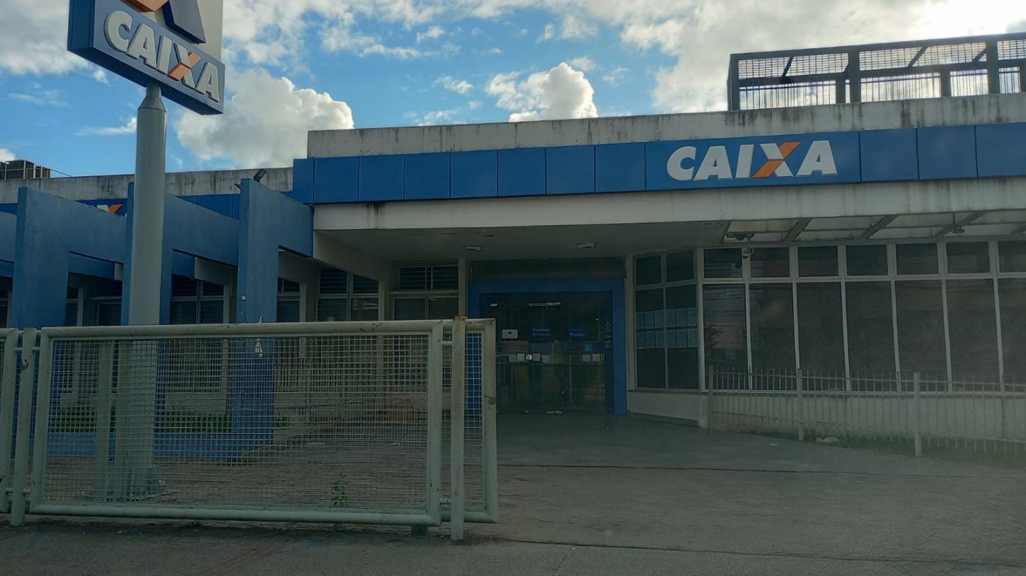 Moradores de rua atrapalham clientes da Caixa em São Mateus