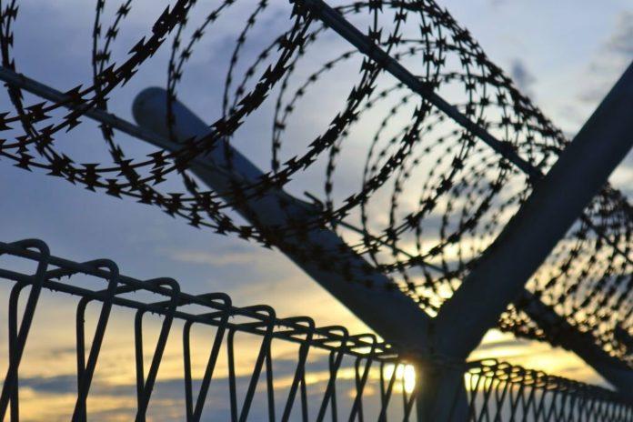 Justiça mantém na cadeia homem que atirou, ameaçou e manteve esposa em cárcere em Nova Venécia