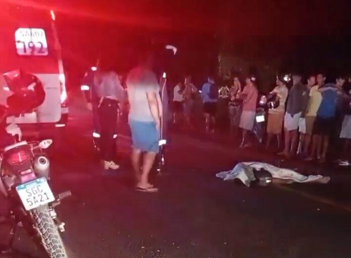 Motoristas de dois carros fogem após matarem motociclista na ES 381 em Nestor Gomes, São Mateus