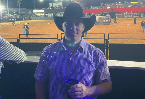 Peão de rodeio de Rio Bananal é assassinado a tiros na festa da cidade de Governador Lindenberg