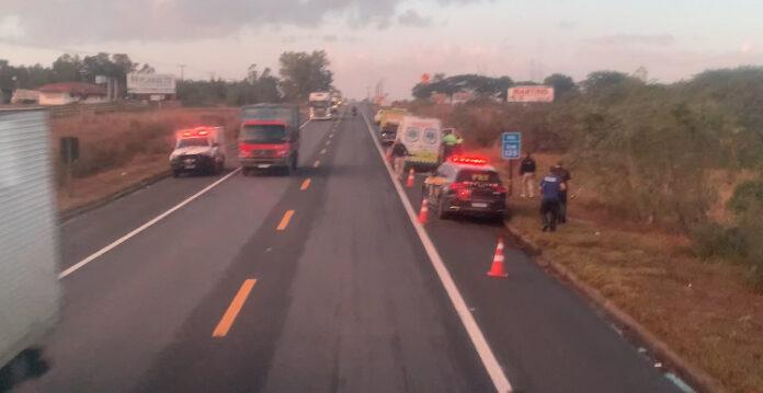 Homem morre atropelado por carro na BR 101 em Linhares