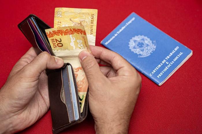 Fim da escala de trabalho 6X1 é coisa de quem precisa trabalhar mais