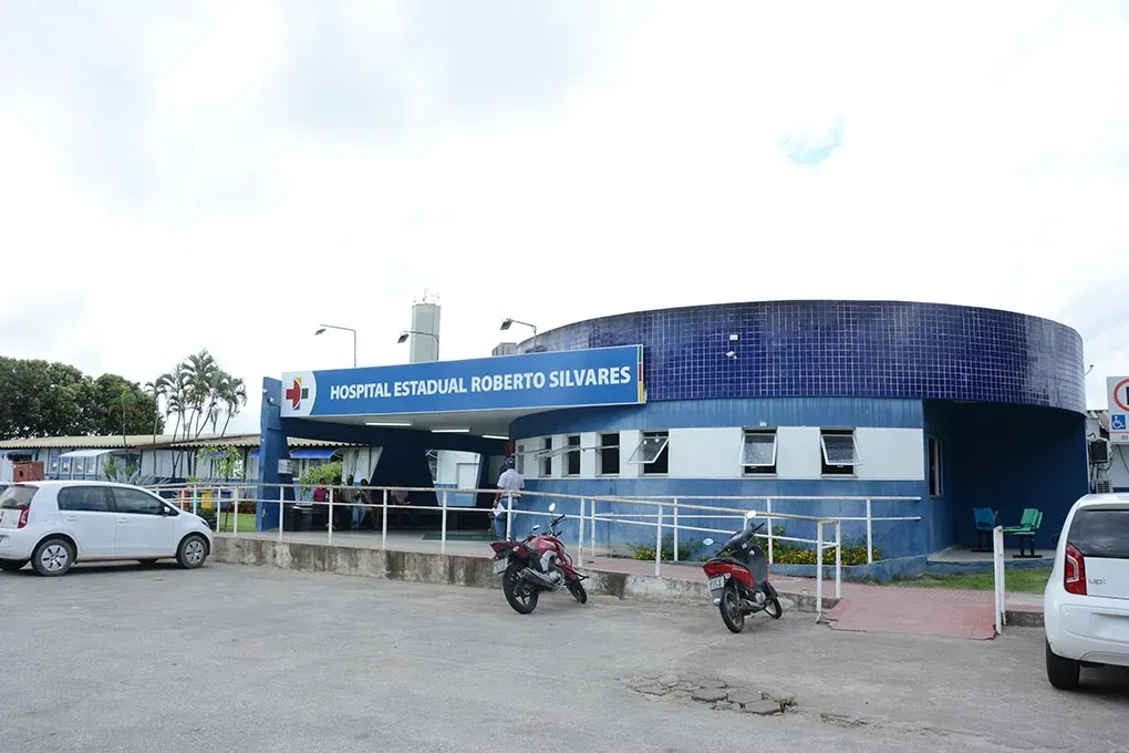 Paciente em surto desarma segurança e efetua disparos no Hospital Roberto Silvares