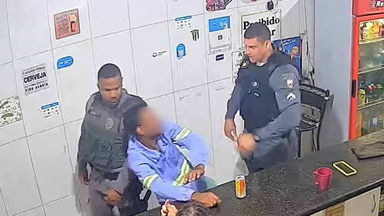 Policial da tapa em suspeito de agredir a mãe acamada no Norte do ES