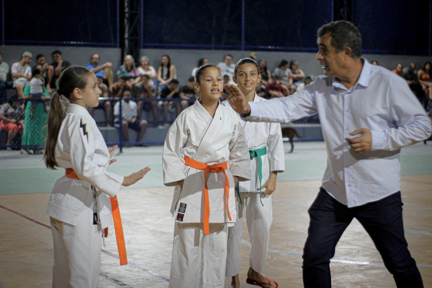 Prefeitura entrega Quadra Poliesportiva em Jaguaré
