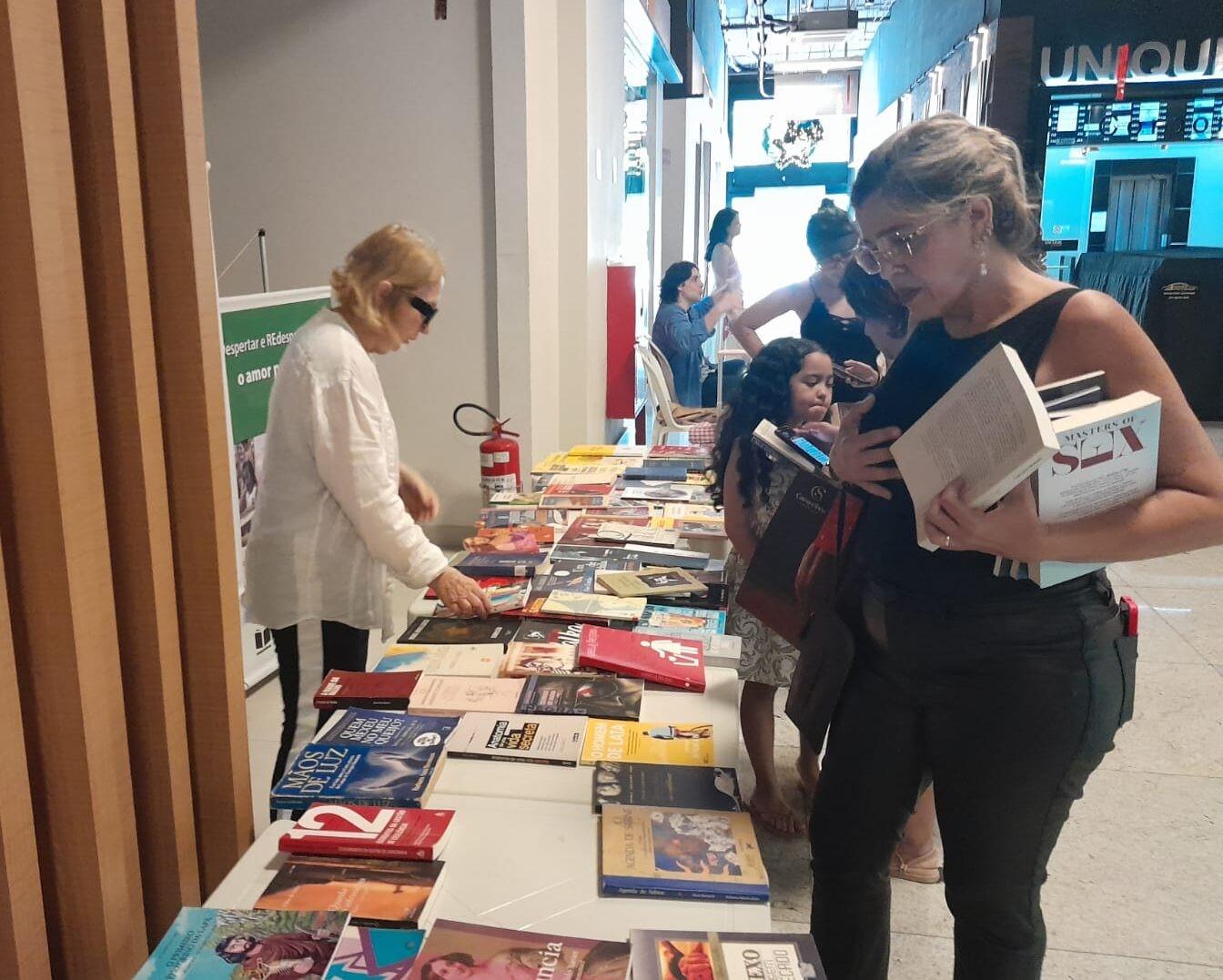Associação Livros para a Vida (ALPV) promove Programa “Pegue, Leia e Repasse” em Vitória