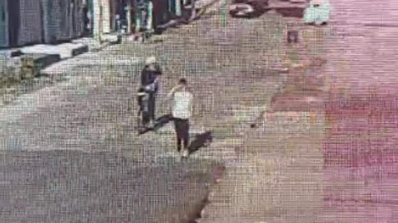 Estudante é morta a tiros na saída da escola e criminoso foge de bicicleta