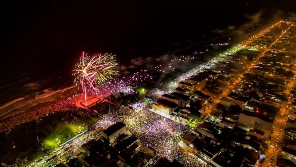 Troca de tiros | Briga termina com duas pessoas baleadas no Réveillon do Balneário de Guriri