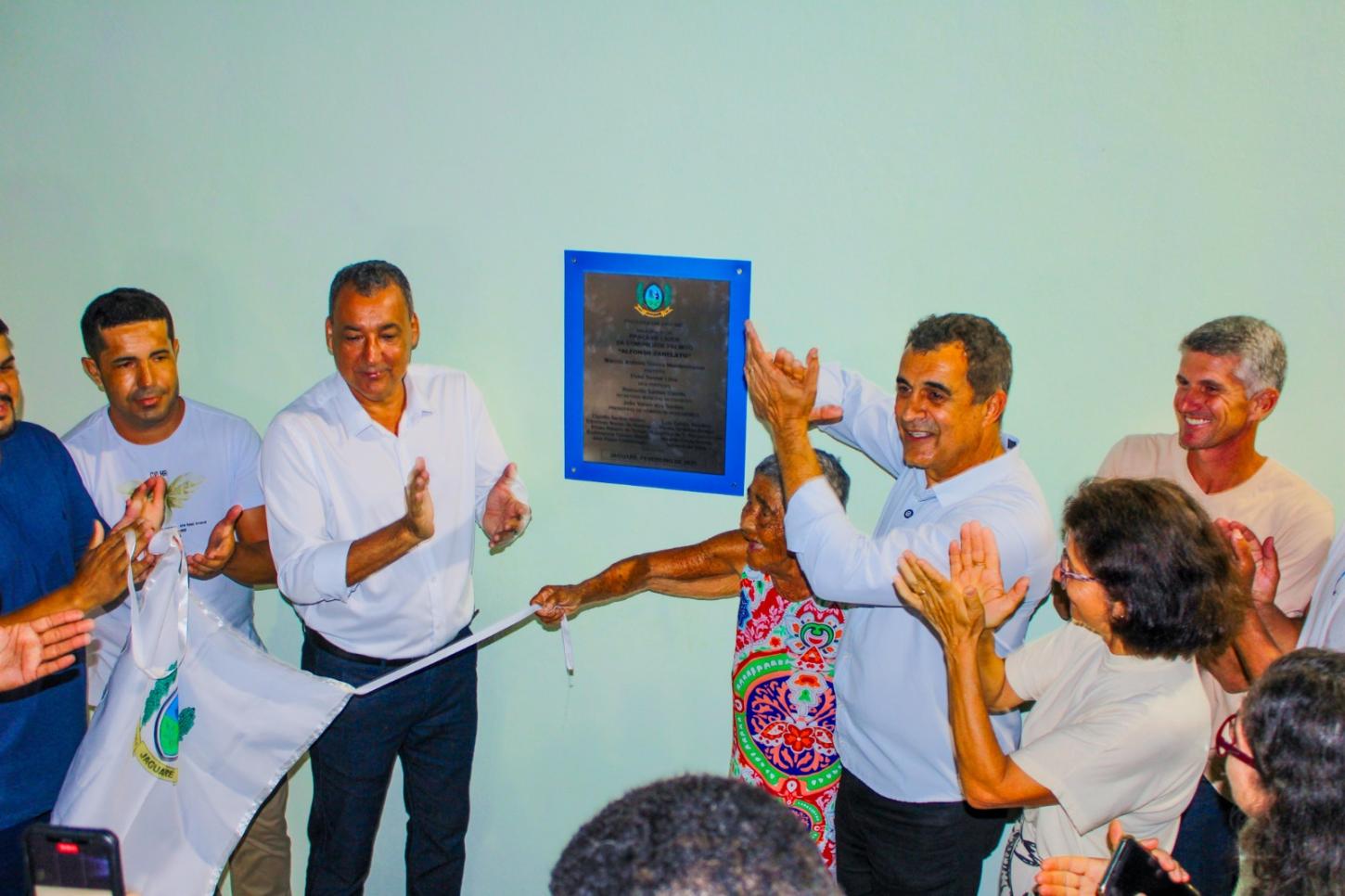 Prefeitura entrega praça de lazer aos moradores do Palmito
