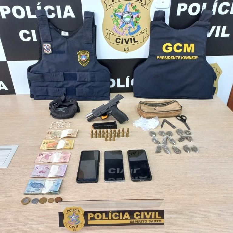 Polícia prende dois e apreende arma e drogas em Presidente Kennedy