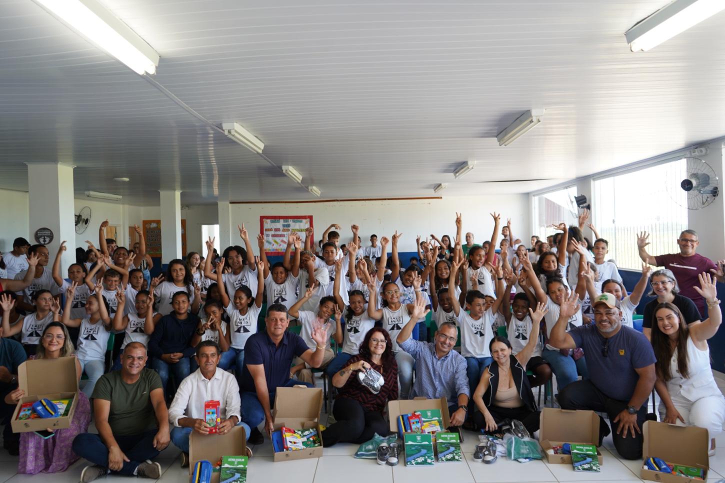 UM SONHO REALIZADO: PREFEITURA REALIZA ENTREGAS DOS UNIFORMES ESCOLARES EM SÃO MATEUS