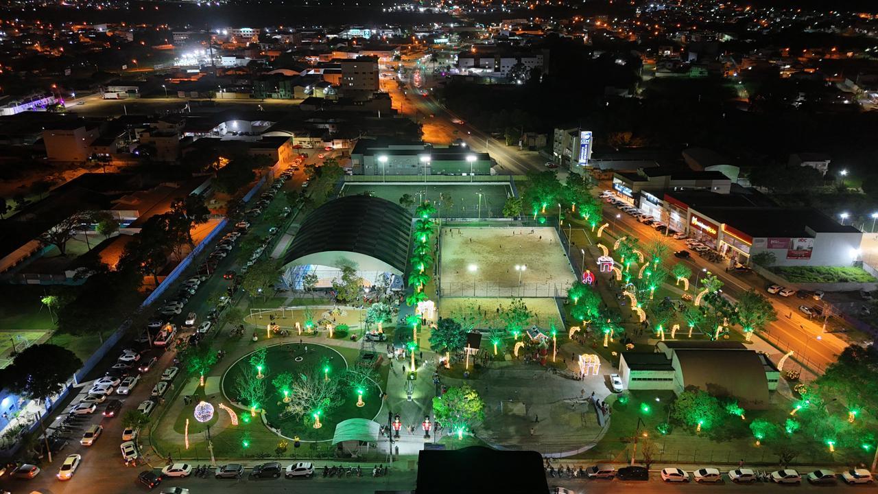 São Mateus acende a magia do Natal com o 1º Natal Luz na Praça Amélia Boroto