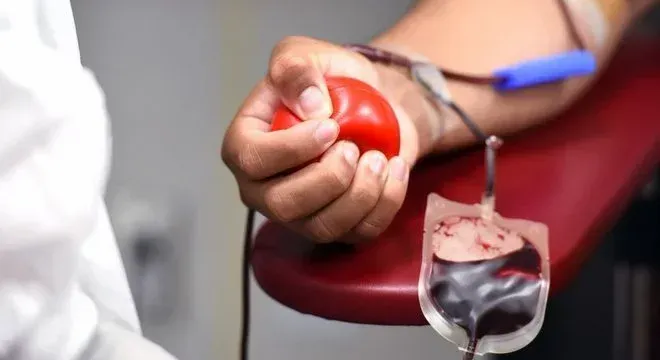 Estoques baixos: Hemoes convoca voluntários para doação de sangue neste pré-carnaval