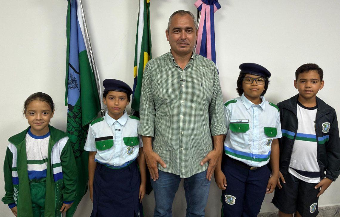 São Mateus Revoluciona Rede Municipal com Novos Uniformes e Modelo Cívico-Militar