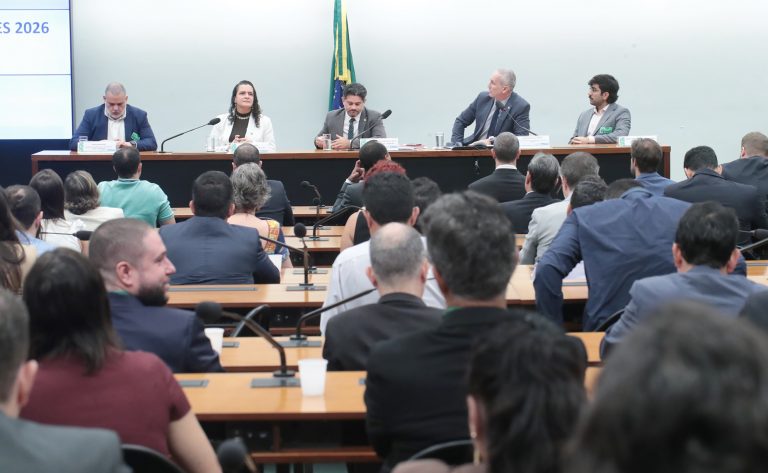 Projeto modifica Orçamento de 2026 para atender reestruturação da Receita Federal