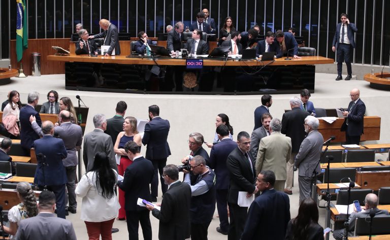 Deputados aprovam projeto que garante direitos para pessoas com diabetes tipo 1; acompanhe
