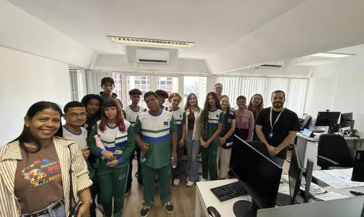 ALUNOS DE SÃO MATEUS VISITAM A SEDE DO PROCON-ES E APRENDEM SOBRE DIREITOS DO CONSUMIDOR E EDUCAÇÃO FINANCEIRA